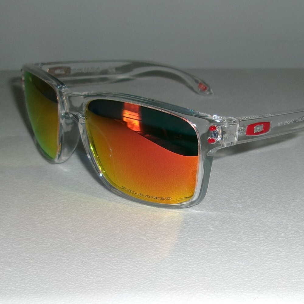 Womens Oakley Sunglasses Red Polarized Lens "LIKE NEW" - Picture 2 of 4